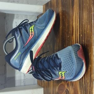 Saucony Womens Size 9 Triumph ISO series Running Shoes
